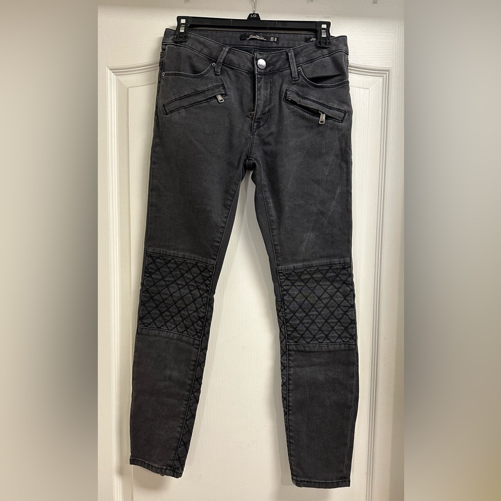 Zara jeans size 6 like new, runs small